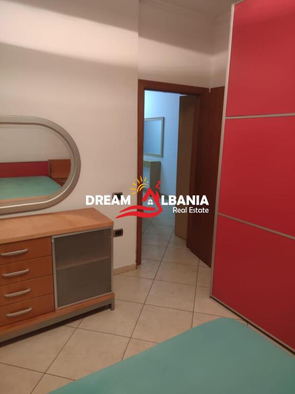 Appartamento 2+1 in affitto in via Ferit Xhajko vicino al mercato di Medresese (ID 42215372 )