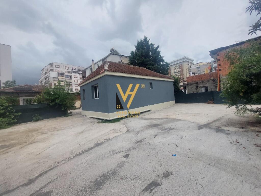 PRIVATE HOUSE FOR RENT IN DON BOSKO 80,000 LEKE