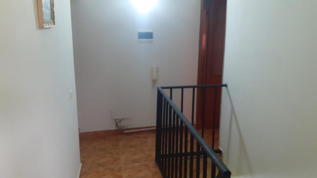 Terreno in vendita + Casa privata + Locale commerciale a Lushnje