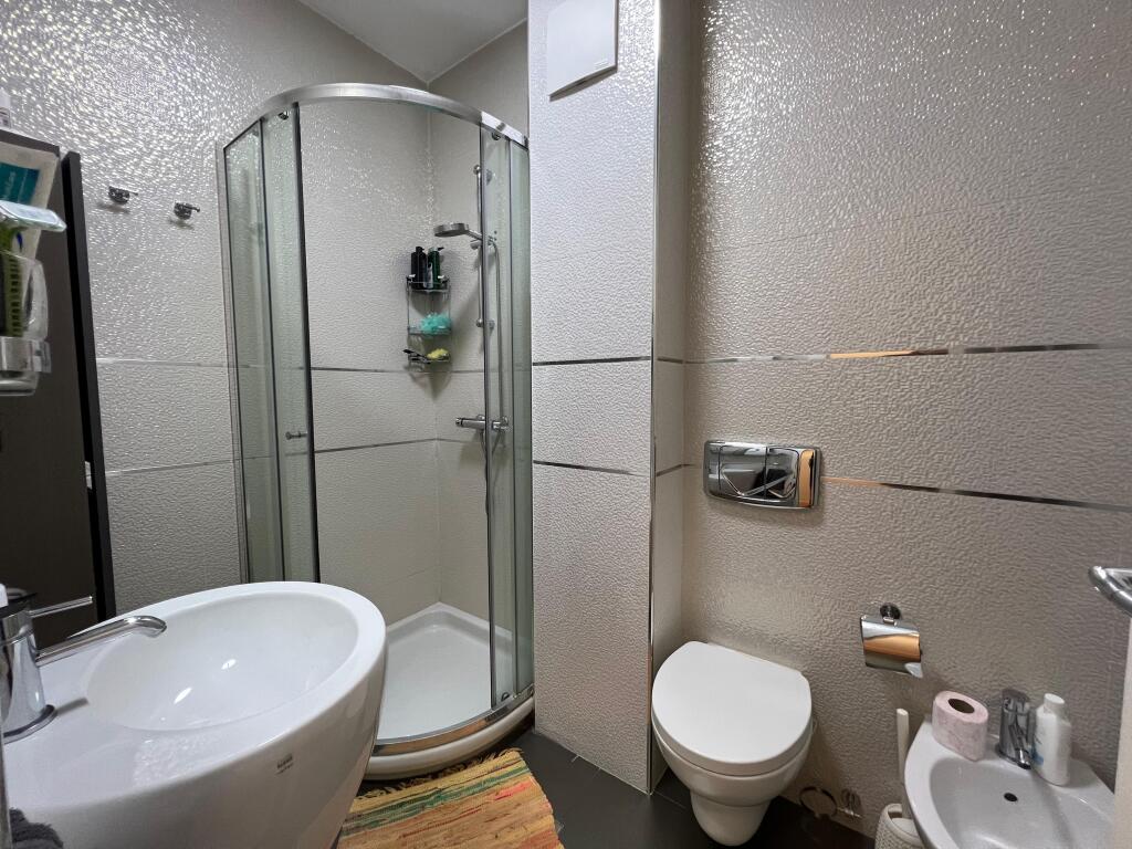 ✨Appartamento 2+1+2 con Posto Auto in Affitto 📍Via Pjeter Bogdani 💶Prezzo 1600 Euro (Netto)