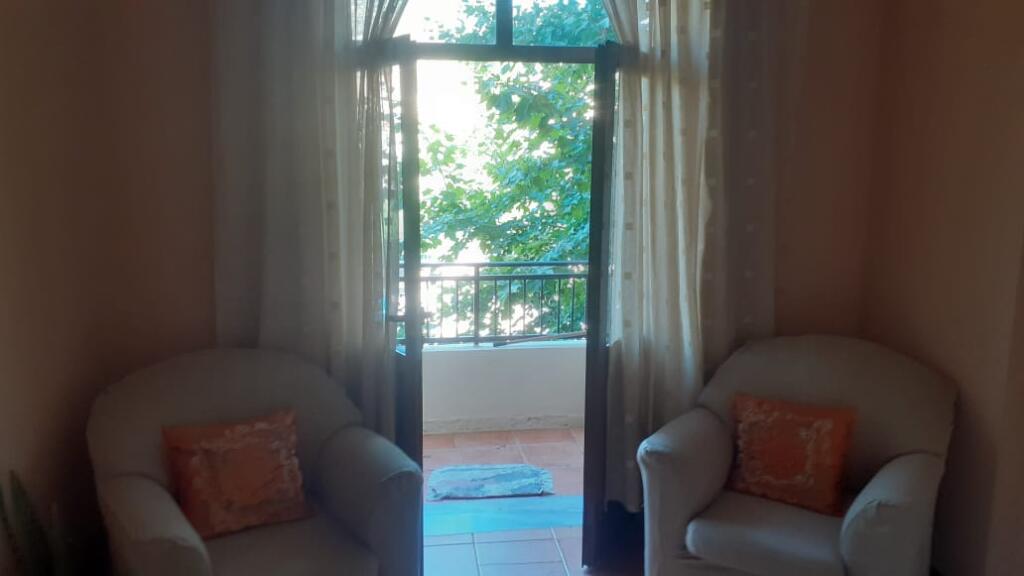 Terreno in vendita + Casa privata + Locale commerciale a Lushnje