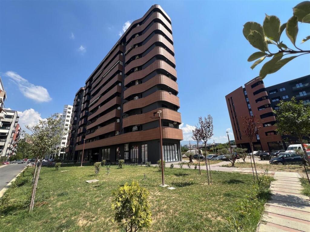 SHITET APARTAMENT 2+1 FUSHA AVIACIONIT 190.000 EURO, Albania