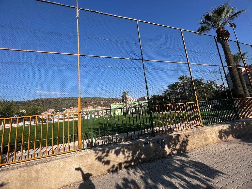 Terreno in vendita + Casa privata + Locale commerciale a Lushnje