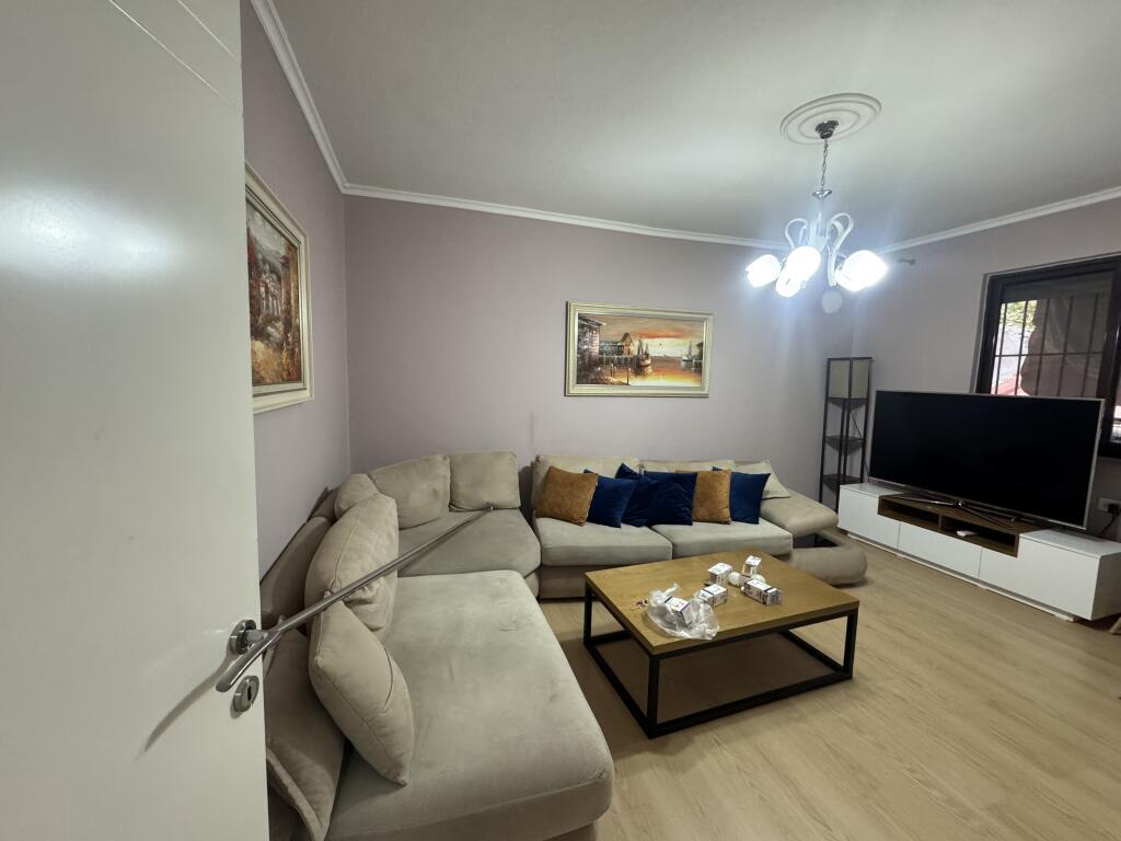 Affittasi appartamento 1+1  Indirizzo: Ish parku via ndre mjeda  Primo piano  Palazzo senza ascensore  Arredato  Prezzo: 500€