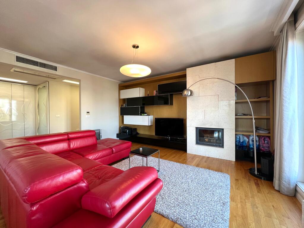 ✨Appartamento 2+1+2 con Posto Auto in Affitto 📍Via Pjeter Bogdani 💶Prezzo 1600 Euro (Netto)