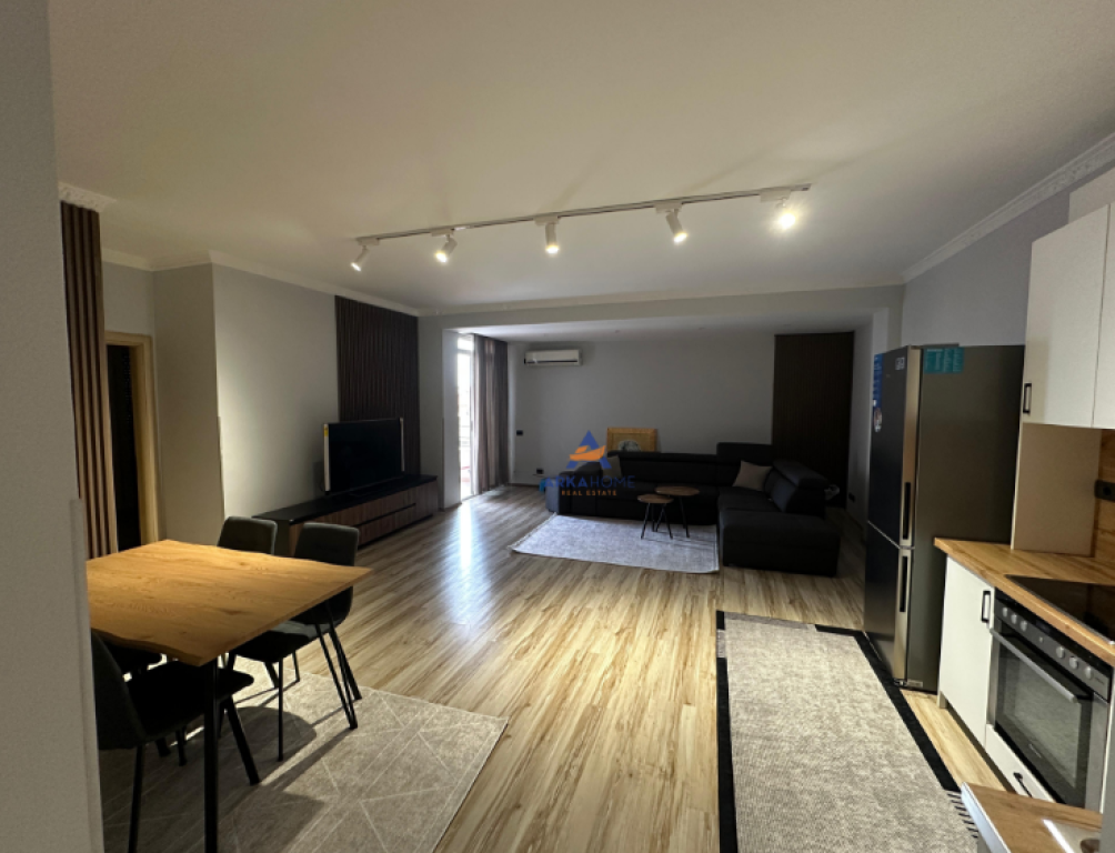 AFFITTASI APPARTAMENTO 2+1+BALCONE "VIA BILL CLINTON, GIARDINO BOTANICO" 700 EURO.