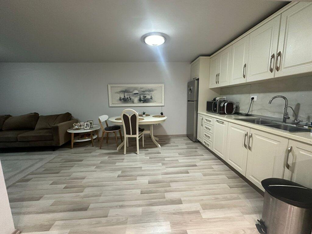 Shitet apartament 2+1 Kodra e Diellit