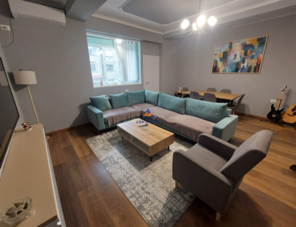 VILLA IN VENDITA 5+1+ANNESSO+BALCONE "SCUOLA DI BALLO" 450.000 EURO