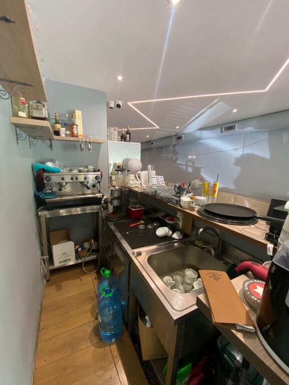 Jepet me qira  Bar-Resorant tek Komuna E Parisit /1,500 euro