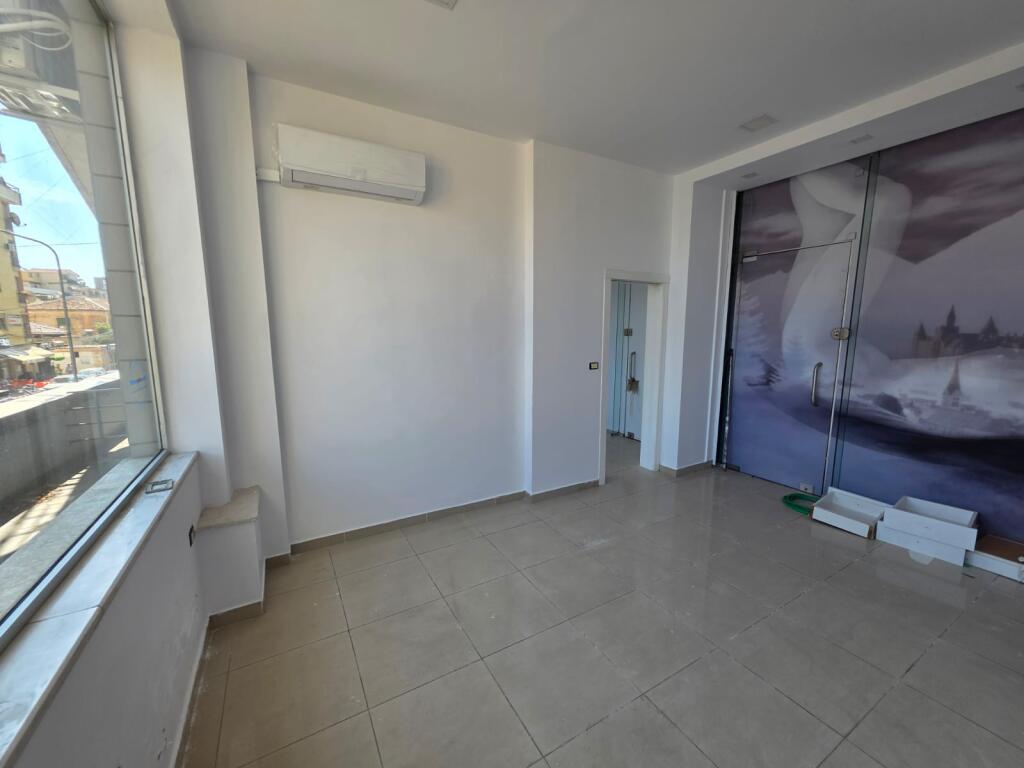 Dibres Street, near Halili Complex, business premises for rent, with an area of 47.7m2, empty. 400 Euro (Net)
