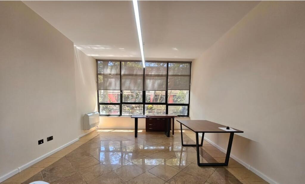 Jepet zyre me qira te Rtsh, 220m2, 3400Eur