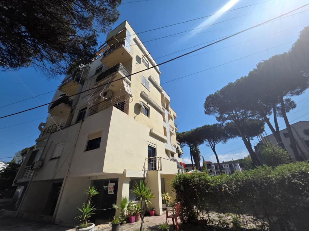 Shitet super apartament 1+1 te Mali i Robit, Golem