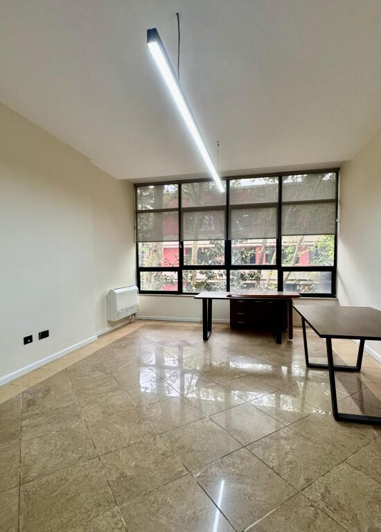 Jepet zyre me qira te Rtsh, 220m2, 3400Eur