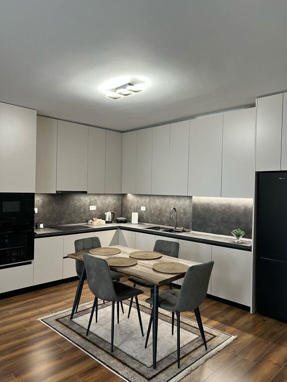 For rent 2+1 apartment with luxury furnishings, Durres (near the Train Station)