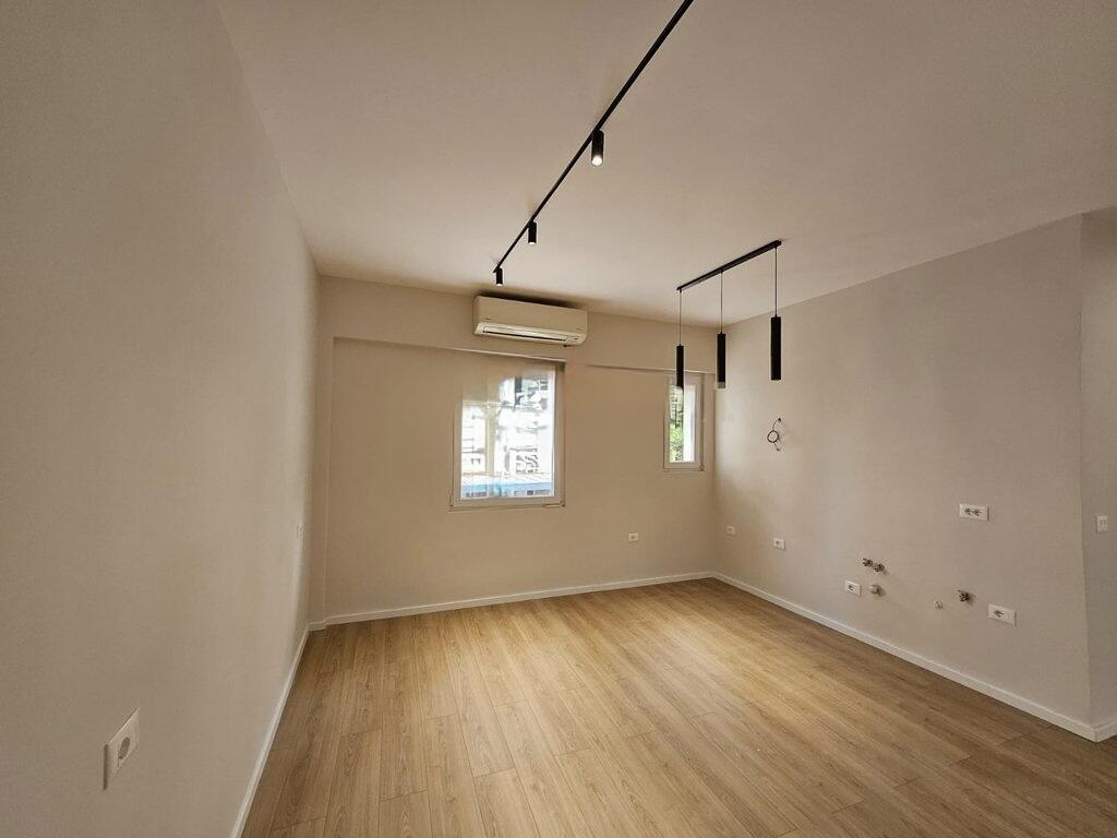 UFFICIO IN AFFITTO, CENTRO VICINO AL NUOVO MERCATO SOPRA NEPTUN, TIRANA!