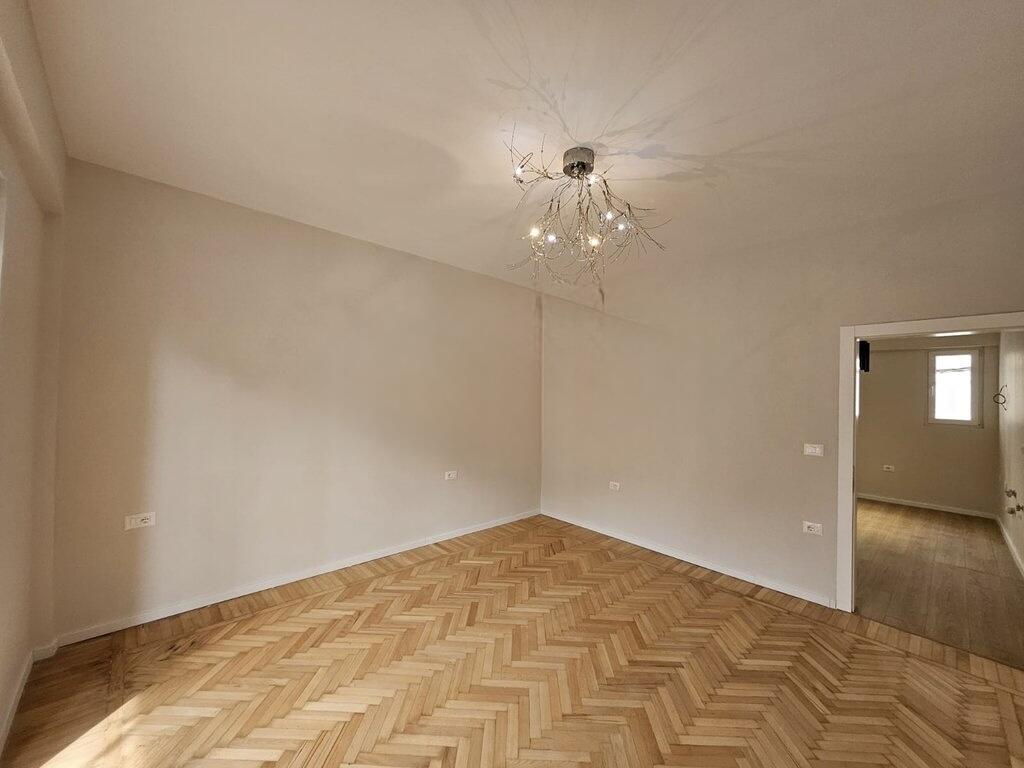 UFFICIO IN AFFITTO, CENTRO VICINO AL NUOVO MERCATO SOPRA NEPTUN, TIRANA!