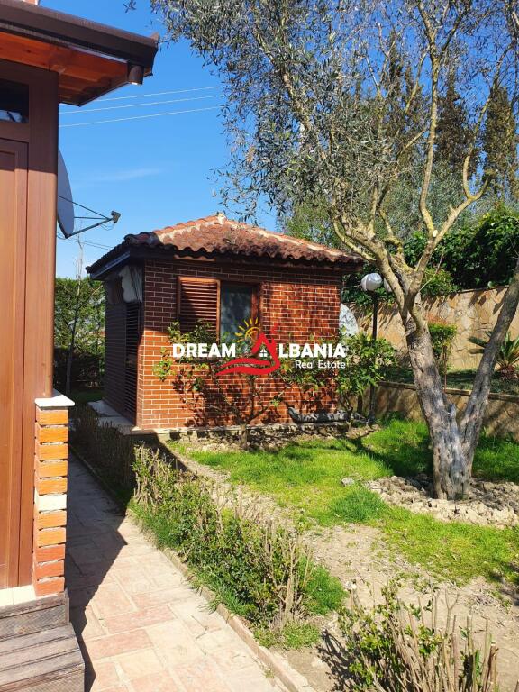 Villa su 2 piani con cortile e garage sotterraneo in vendita nel villaggio di Peze e vogel a Tirana (ID 4151096)