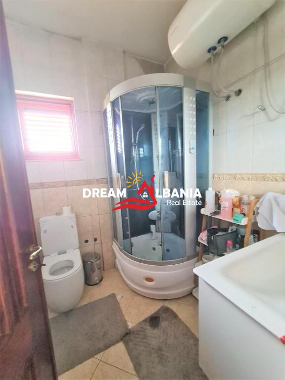 Villa su 2 piani con cortile e garage sotterraneo in vendita nel villaggio di Peze e vogel a Tirana (ID 4151096)