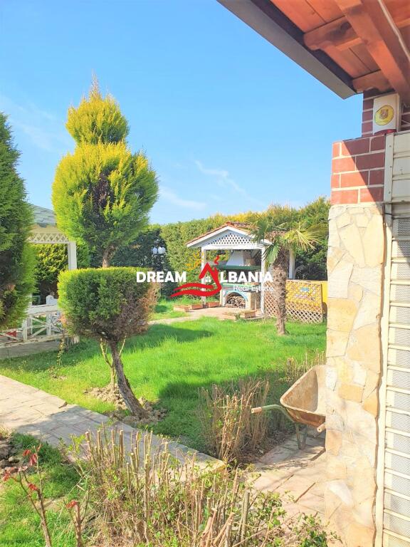 Villa su 2 piani con cortile e garage sotterraneo in vendita nel villaggio di Peze e vogel a Tirana (ID 4151096)