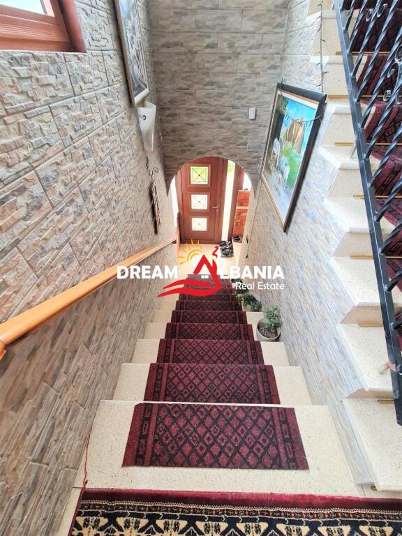 Villa su 2 piani con cortile e garage sotterraneo in vendita nel villaggio di Peze e vogel a Tirana (ID 4151096)