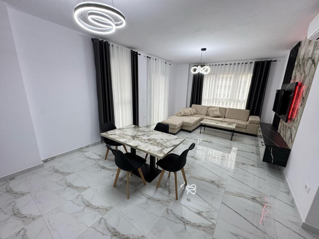 Jepet me qera Apartament 2+1+2  Adresa : Don bosko Trio Rezidenc  I mobiluar Kati 4  Cmimi : 800€ me parkim