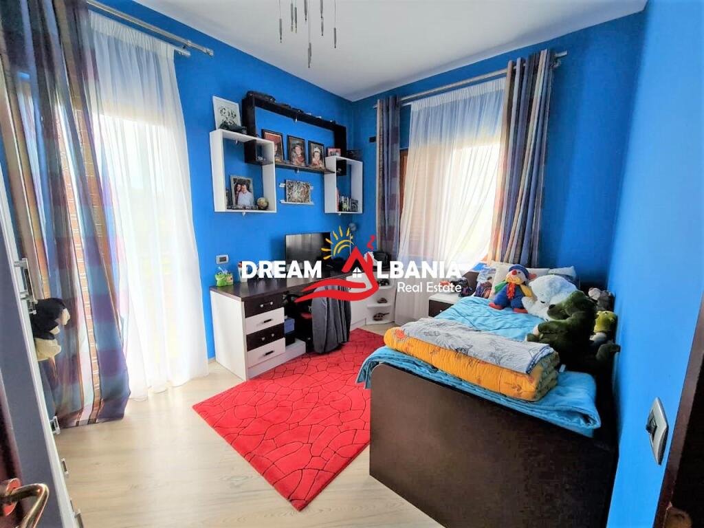 Villa su 2 piani con cortile e garage sotterraneo in vendita nel villaggio di Peze e vogel a Tirana (ID 4151096)