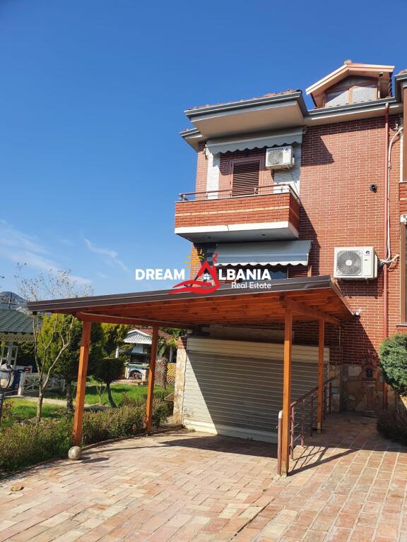 Villa su 2 piani con cortile e garage sotterraneo in vendita nel villaggio di Peze e vogel a Tirana (ID 4151096)