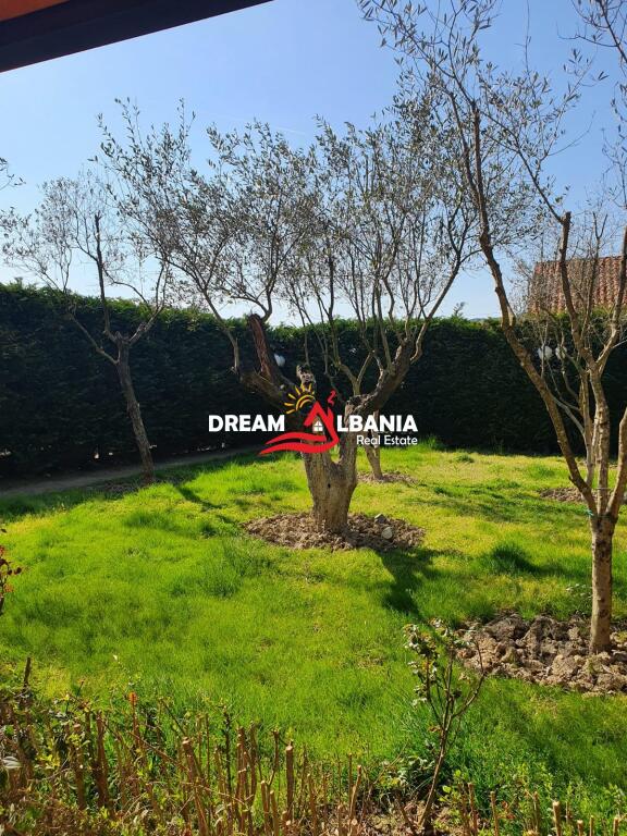 Villa su 2 piani con cortile e garage sotterraneo in vendita nel villaggio di Peze e vogel a Tirana (ID 4151096)