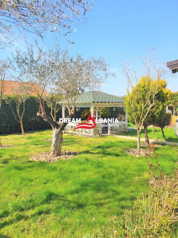 Villa su 2 piani con cortile e garage sotterraneo in vendita nel villaggio di Peze e vogel a Tirana (ID 4151096)