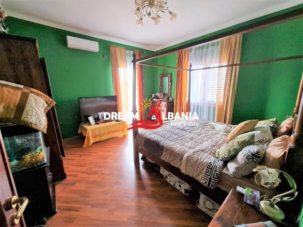 Villa su 2 piani con cortile e garage sotterraneo in vendita nel villaggio di Peze e vogel a Tirana (ID 4151096)