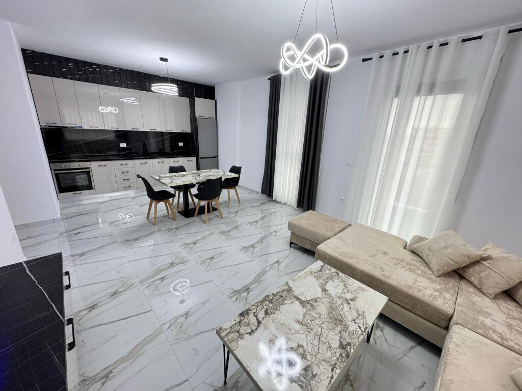 Jepet me qera Apartament 2+1+2  Adresa : Don bosko Trio Rezidenc  I mobiluar Kati 4  Cmimi : 800€ me parkim