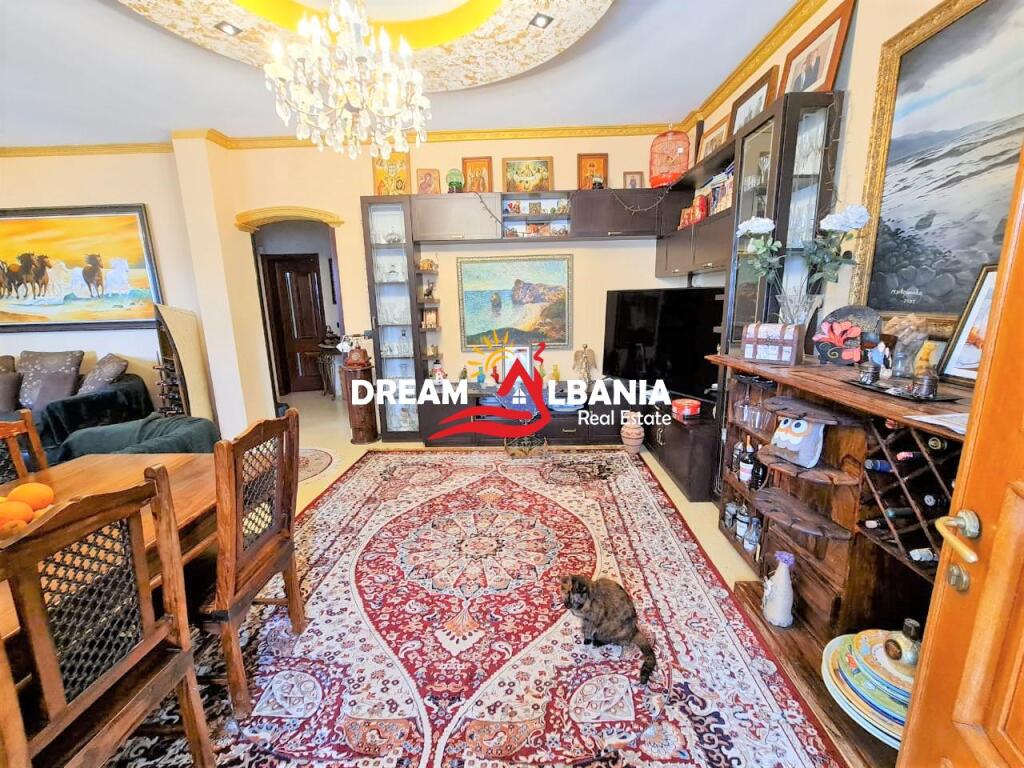 Villa su 2 piani con cortile e garage sotterraneo in vendita nel villaggio di Peze e vogel a Tirana (ID 4151096)