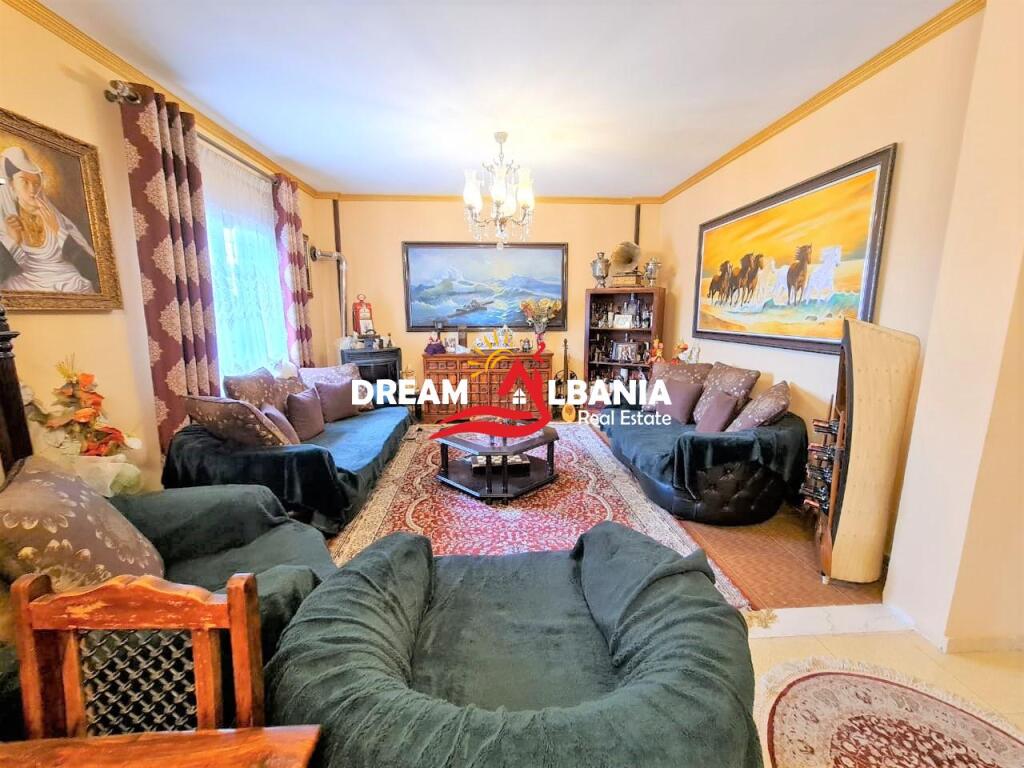 Villa su 2 piani con cortile e garage sotterraneo in vendita nel villaggio di Peze e vogel a Tirana (ID 4151096)
