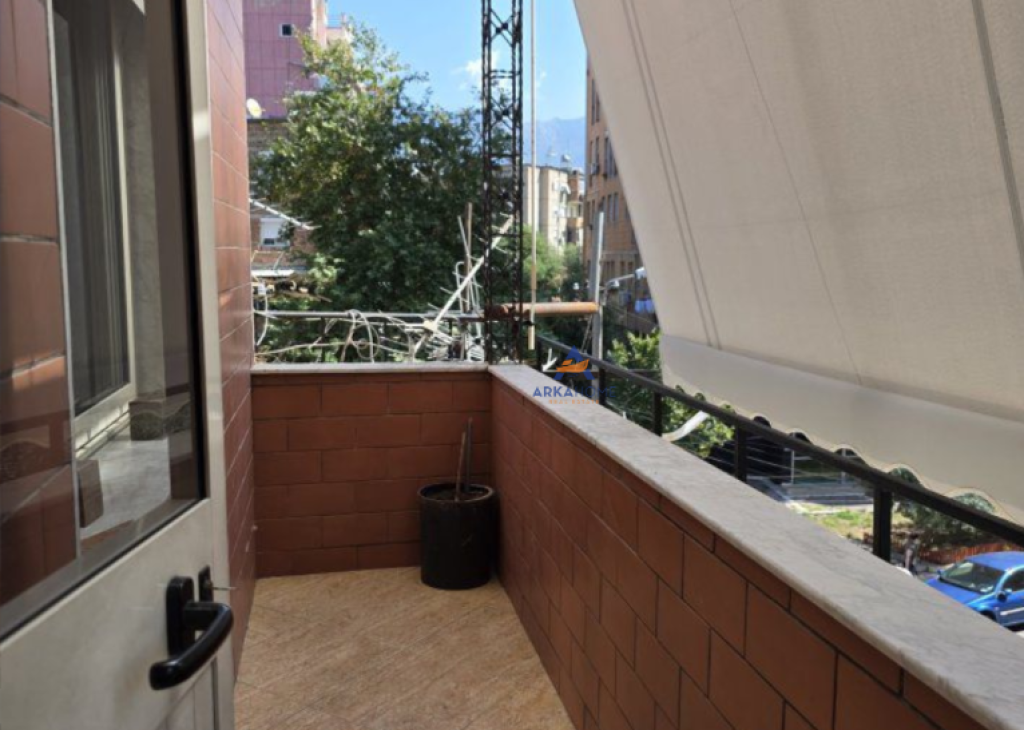 JEPET APARTAMENT ME QERA 2+1+BALLKON " RRUGA E ELBASANIT" 600 EURO.