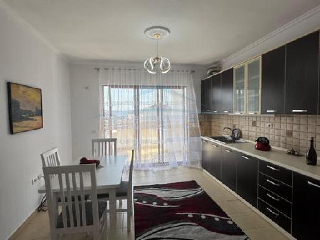 Shitet, Apartament 2+1, Rruga Dajtit, Fresku, Tiranë.