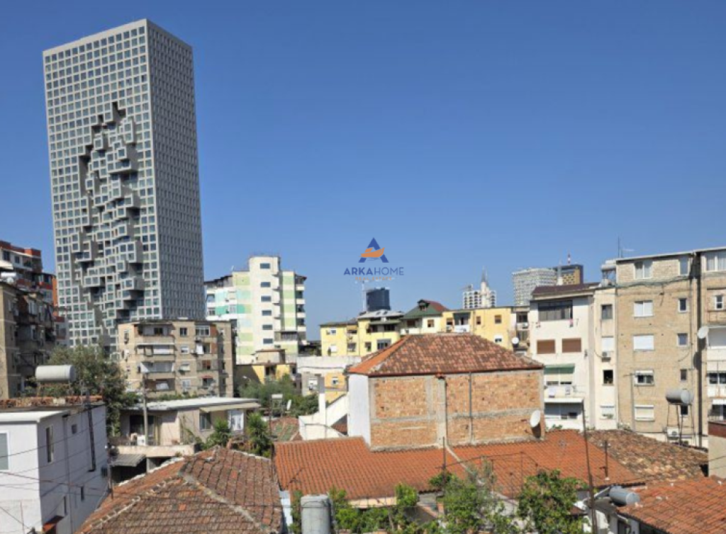 JEPET APARTAMENT ME QERA 2+1+BALLKON " RRUGA E ELBASANIT" 600 EURO.