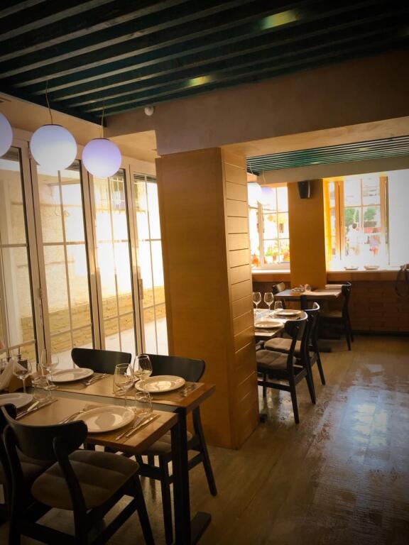 Restaurant for rent at Durres Street/2100 euros