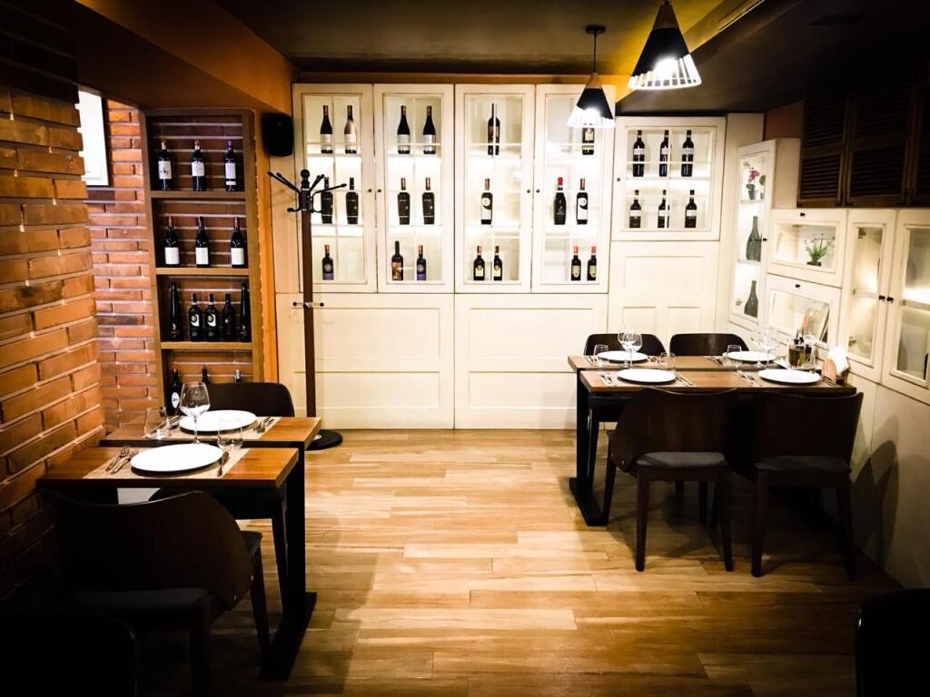 Restaurant for rent at Durres Street/2100 euros