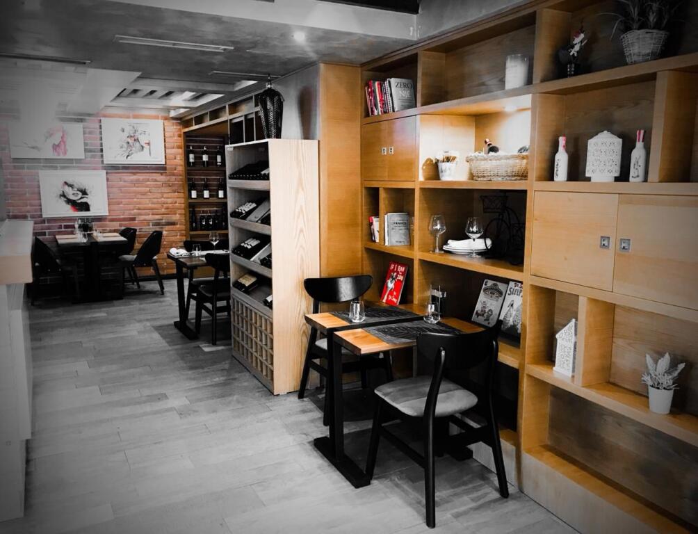 Restaurant for rent at Durres Street/2100 euros