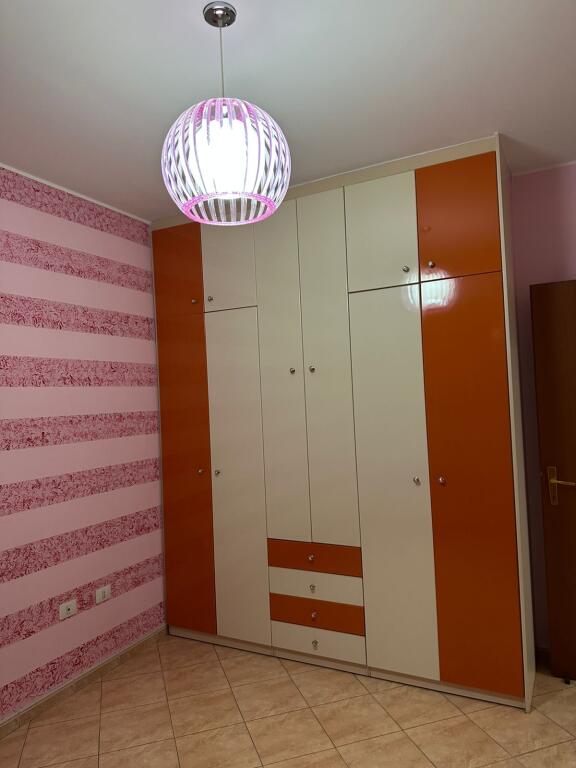 3+2 e mobiluar, te vizionn plus,cmimin700 euro