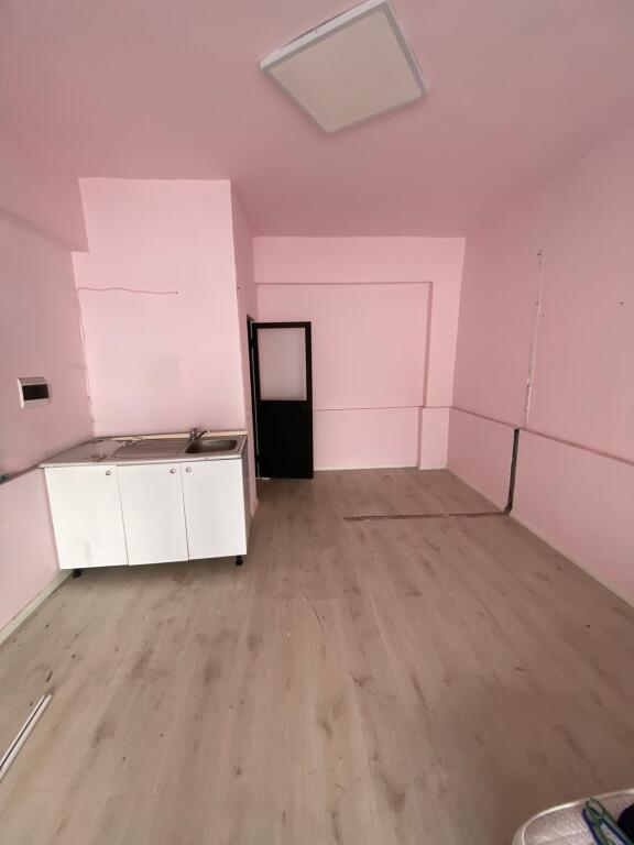 Jepet me qera Ambient tek Komuna E Parisit/350 euro