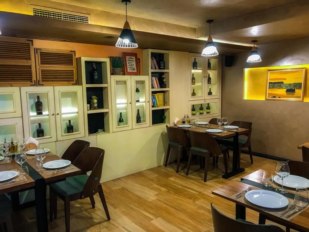 Restaurant for rent at Durres Street/2100 euros