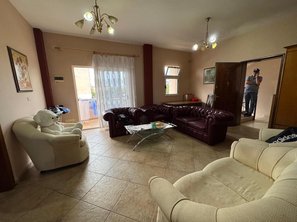 ✨ Appartamento 2+1 in Vendita nel Cuore di Tirana! ✨ 📍 Alidem, vicino al Nuovo Mercato Elettrico💰 Prezzo: 140 milioni lekë