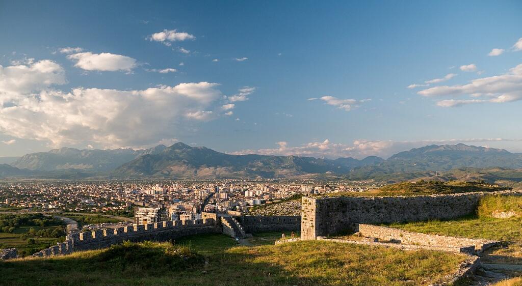 Ekskluzive!! Super mundesi investimi! Magazine (5,586 m²) dhe Toke (15,000 m²) ne shitje ne Shkoder (ID 4191186)