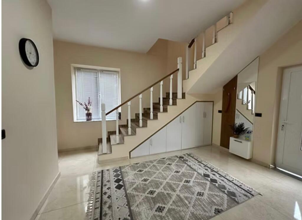 Two-story villa for rent in Bathore/500 euros