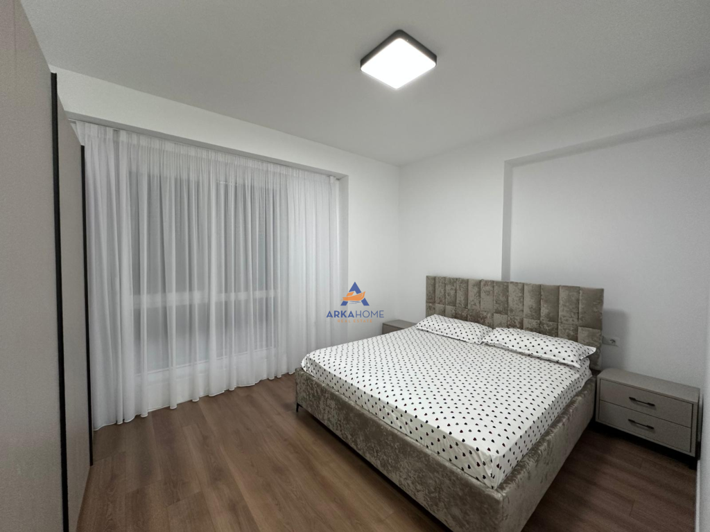JEPET APARTAMENT ME QERA 2+1+BALLKON "PRANE VOTRES, ISH FUSHA E AVIACIONIT" 800 EURO.