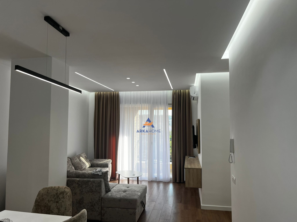 JEPET APARTAMENT ME QERA 2+1+BALLKON "PRANE VOTRES, ISH FUSHA E AVIACIONIT" 800 EURO.