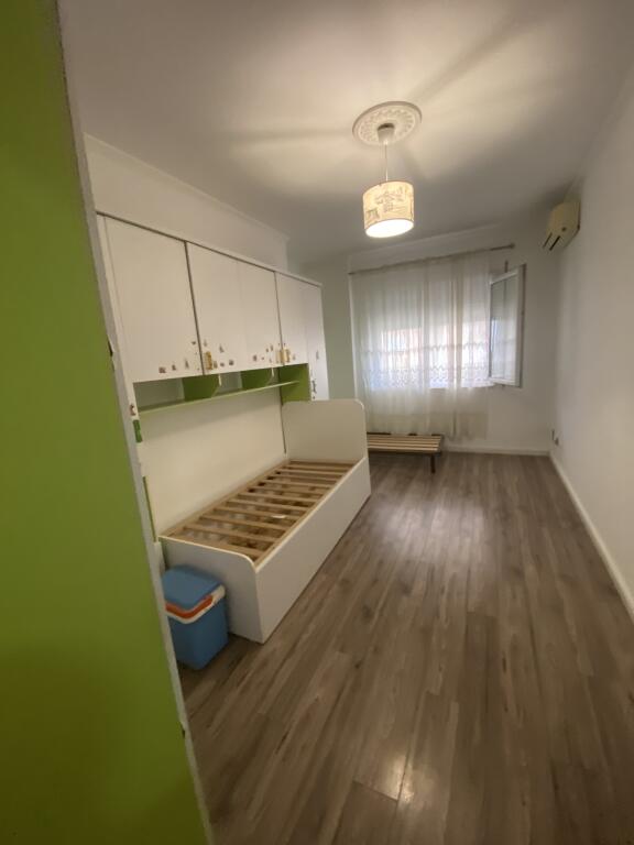 In vendita 2+1, con veranda arredata, a Fresk, 140.000 lek