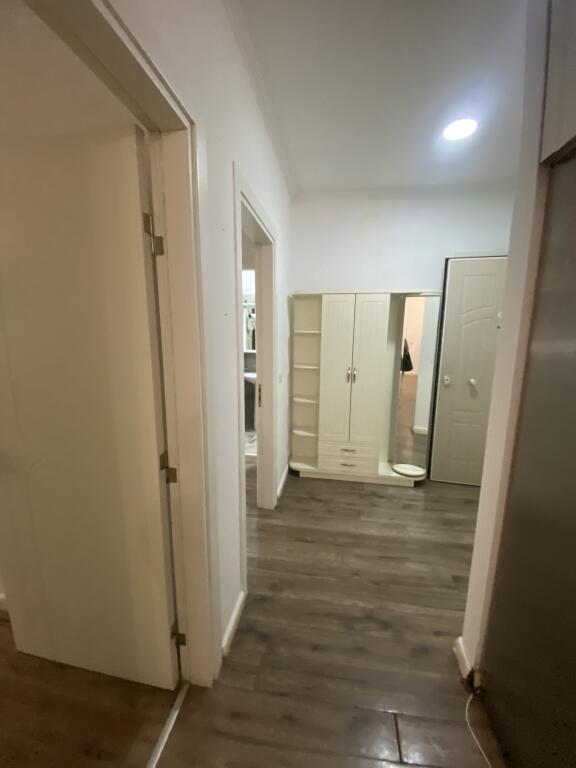 In vendita 2+1, con veranda arredata, a Fresk, 140.000 lek