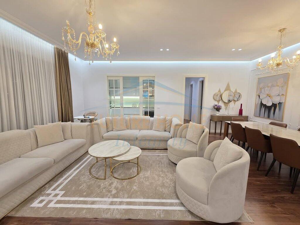 Apartment 3+1+3+ 2 parking spaces for sale Delijorgji Complex